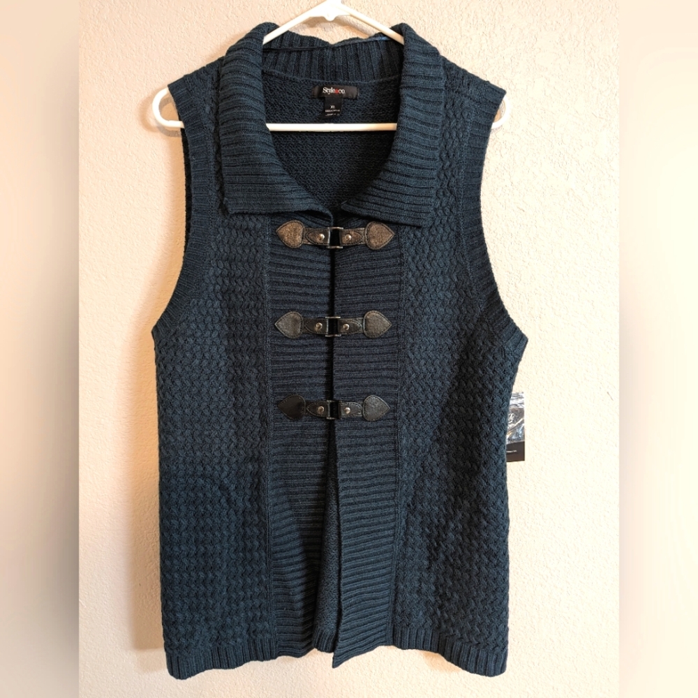 Women's NWT knit sweater vest w/snap buckles size XL